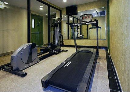 Quality Inn Jamaica Airtrain Нью-Йорк Екстер'єр фото